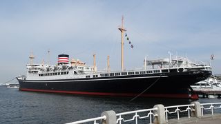 横浜港山下公園内係留