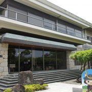 宇和島の伊達家に伝わる武具・甲冑や古文書などを展示する博物館