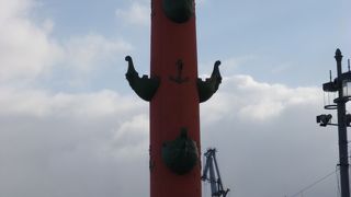 ワシーリエフスキー島にある２つの赤い灯台