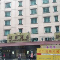 佐敦の駅の真上にあるが直接はいけない