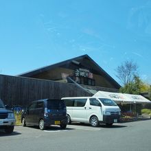 駐車場からすぐです