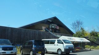 多くの利用客がいる温泉です