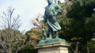 昔から有名な上野名物の銅像