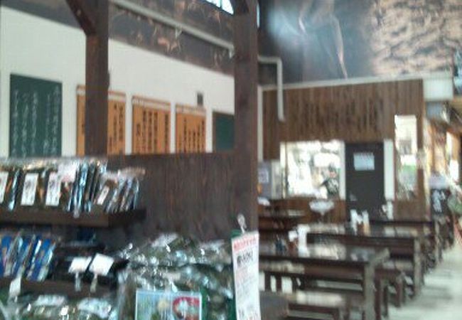 粋が良くて、新鮮。加工品も充実の品揃え。