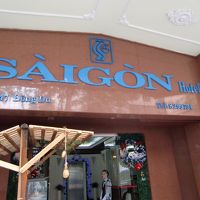 サイゴンホテル。入口は小さい〜