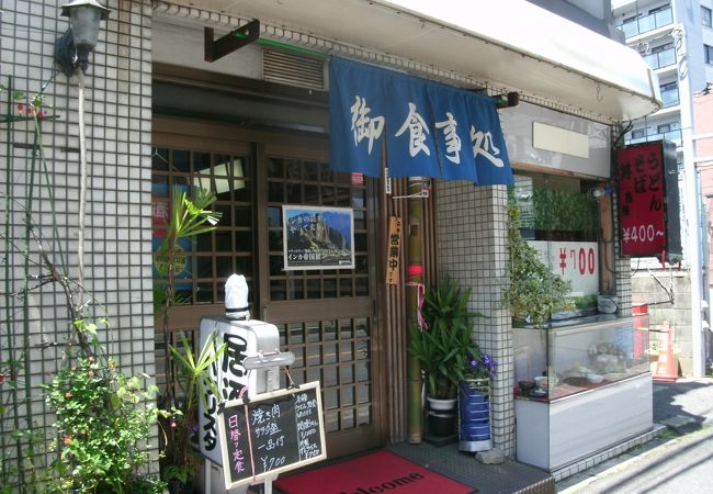 千代原口の交差点を北に少し行ったところ