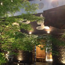 入口も一味違った感じ