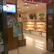 日本のヤマザキパン直営店の一つです。