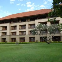 中庭からのホテル棟