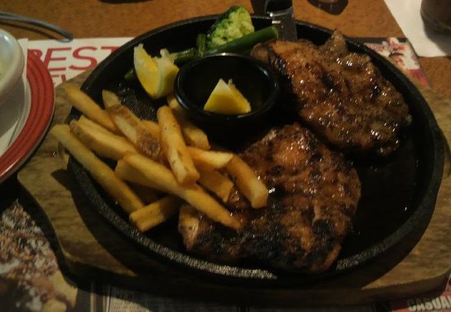 横須賀店だけにお客さんもアメリカそのもの（笑）