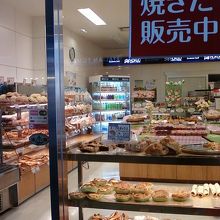 まわりやすい店内です。