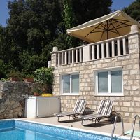 ミニプールがあります