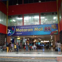 モールの入り口です。