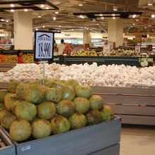 モール内のスーパーＰＴ．ＨＥＲＯスーパー食料品売り場！