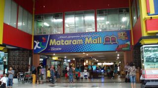 ロンボク島の州都マタラムの中心に有ります。