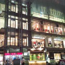 近鉄阿倍野橋駅からの外観