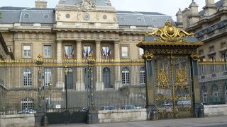 カールージュの停留所に注意