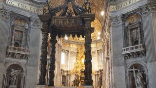 ベルニーニ作のローマ教皇の説教壇