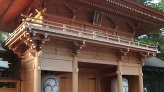 禅林寺のお隣。大太鼓・神輿が見もの