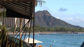 運がよかったらダイヤモンド・ヘッドを眺めながら、食事が出来ますよ