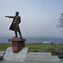 絶景に立つクラーク博士