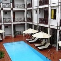 朝食はロビー脇のレストランで食べます