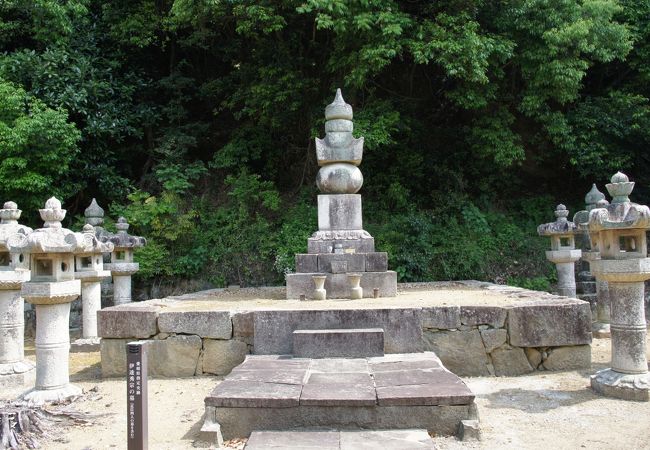 金剛山大隆寺と並んで宇和島藩主伊達家の菩提寺