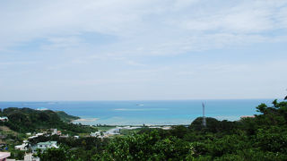 ぱ～～っと広がる景色、青い海を眺められるカフェ♪（オリーヴの木）