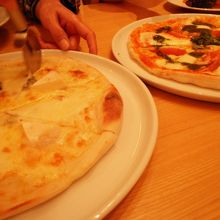 ２種類のピザを注文しました