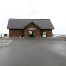 「展望デッキ」のある交流センター白雲台