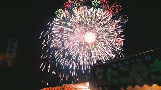 駅周辺から混雑しますがいい雰囲気です