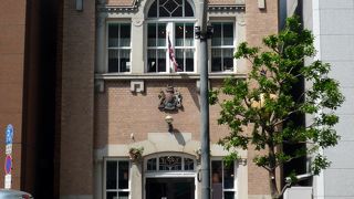 レンガ造りの可愛いビル