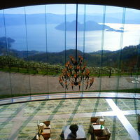 ロビーから洞爺湖の眺望