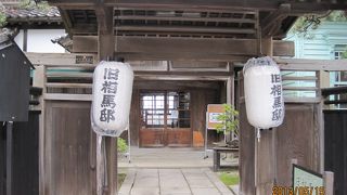 歴史を感じる建物です。今にも侍が出てきそうな雰囲気です