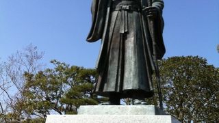 鳥がいっぱい、水戸黄門様もいます。