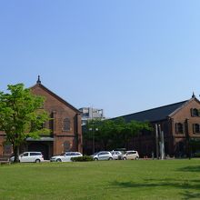 旧陸軍第九師団の兵器庫を再利用している