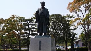 光圀公の立像・・・