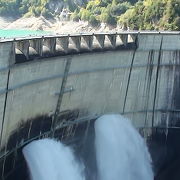 黒部ダムの観光用放水の時期がおすすめです！