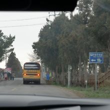 坂を上っていく・・・ように見えます