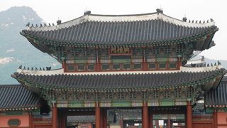 広大な敷地で歴史を感じられます