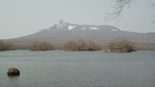 大自然の大きな湖