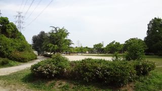 穂谷川の河川敷にある大きな公園