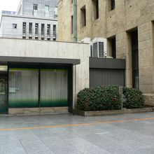 日本で最初に開設された手形交換所発祥の地碑