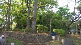 住宅地の中の城跡