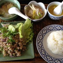 ランチのラープセット