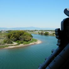 復元された吉田城の鉄櫓から望む豊川の眺め