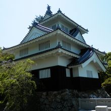 復元された吉田城の鉄櫓
