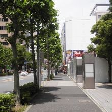 右手に見えるのが楽器通りです