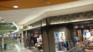 レデース向けの雑貨類をあります