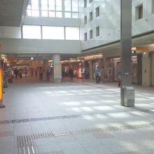 堺筋よりは飲食店が多い